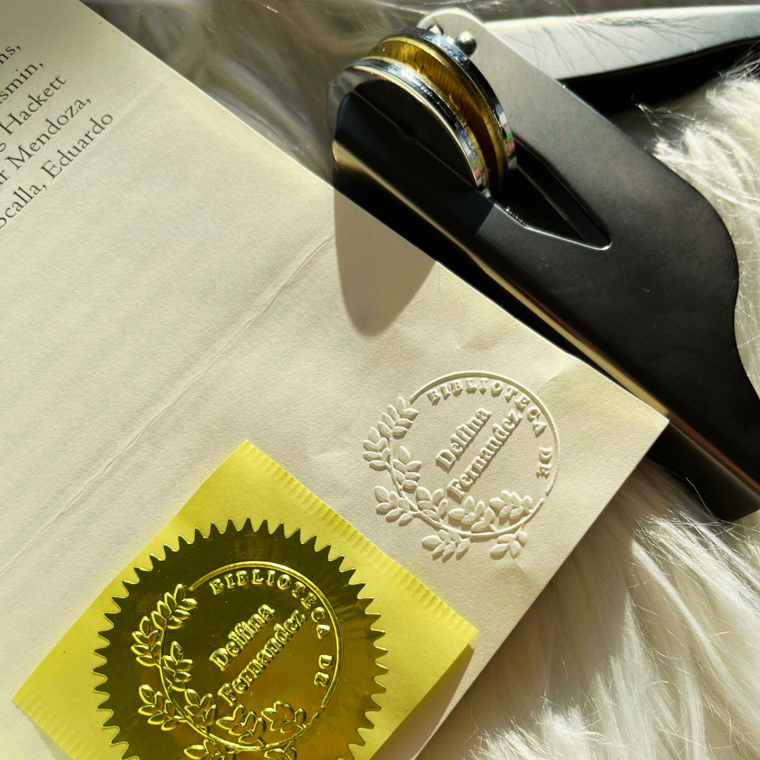 Custom Book Embosser (Spanish)